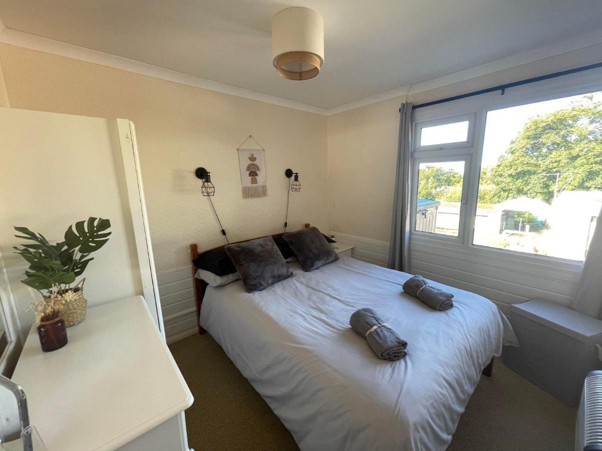 2 Bedroom Holiday Chalet Near Bude Kilkhampton エクステリア 写真