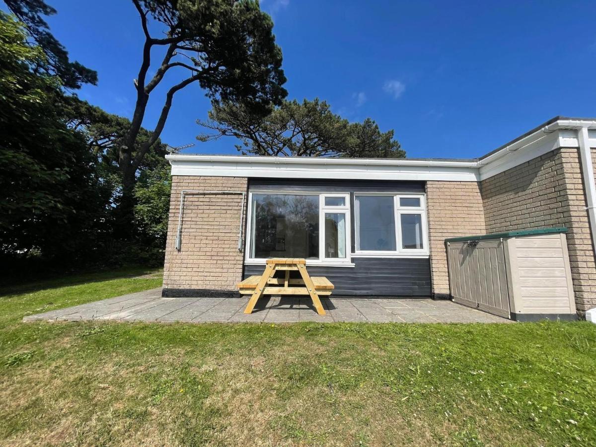 2 Bedroom Holiday Chalet Near Bude Kilkhampton エクステリア 写真
